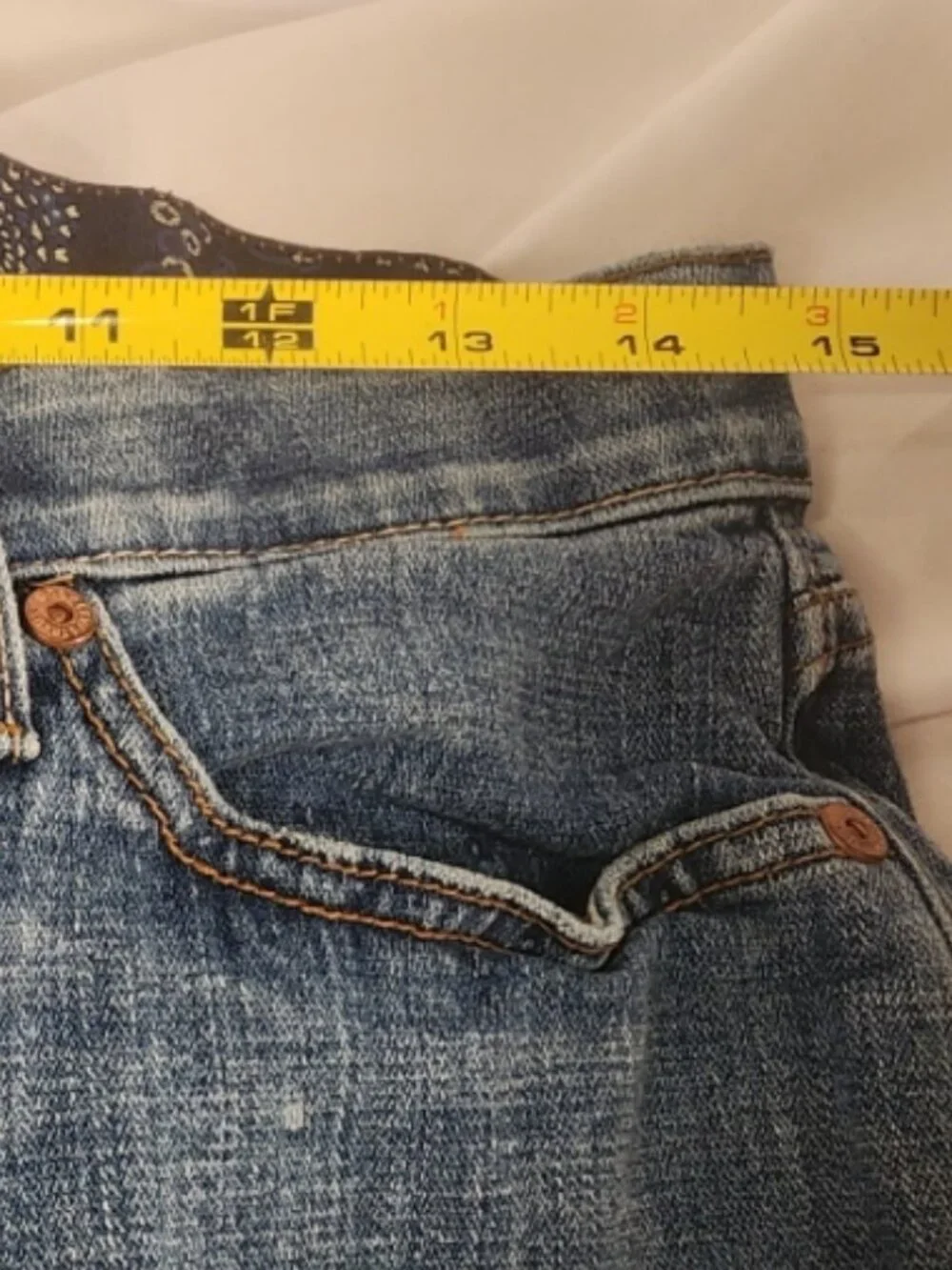 Women's LEVIs 525 Perfect Waist/ Straight Leg size 12M